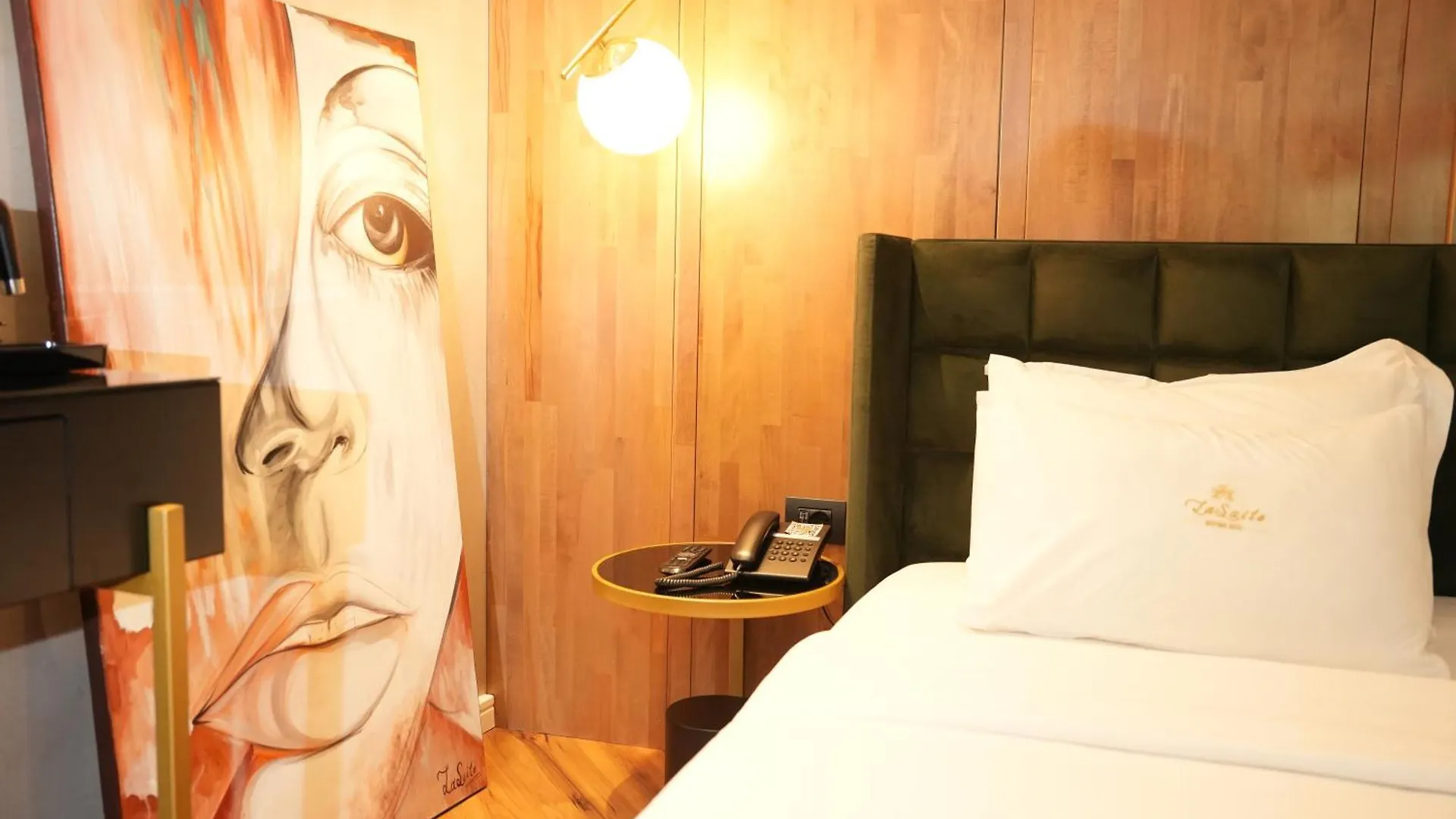****  La Suite Boutique Hotel ティラナ アルバニア