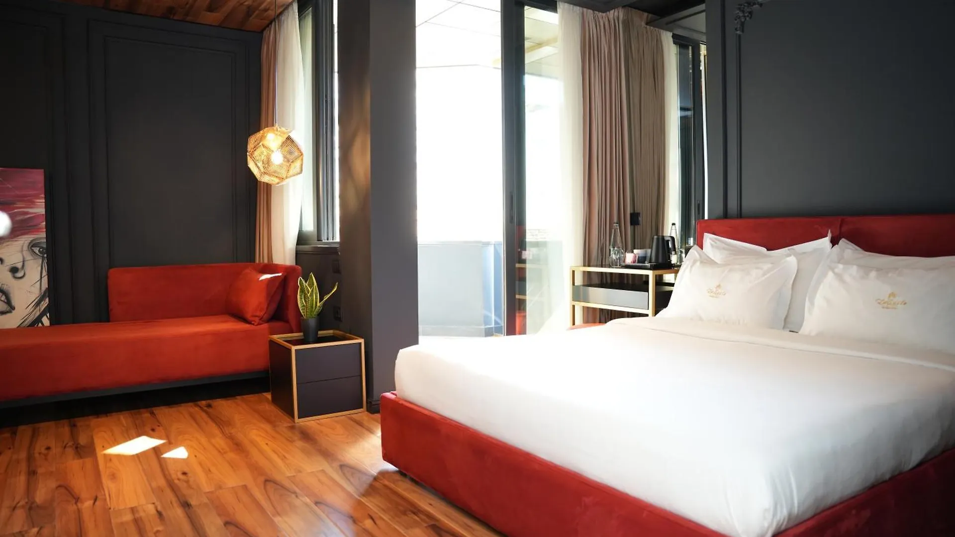****  La Suite Boutique Hotel ティラナ アルバニア