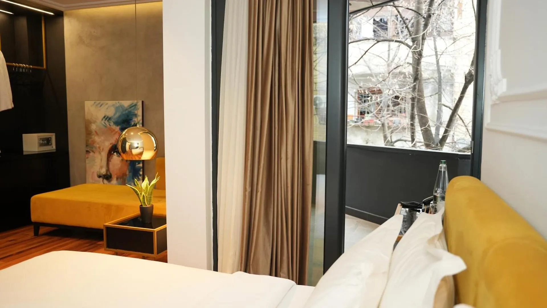 La Suite Boutique Hotel Tirana 4*,